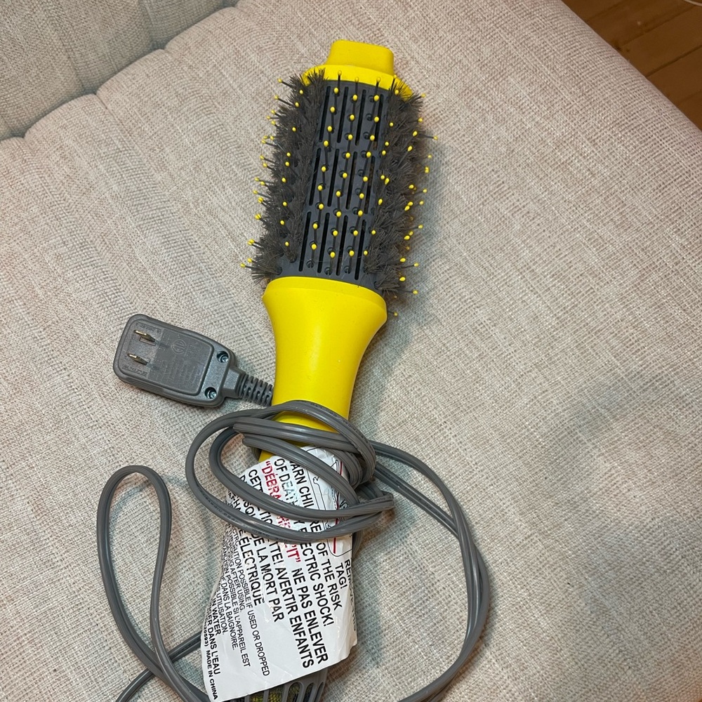 Drybar The Double Shot Oval Blow Dryer Brush